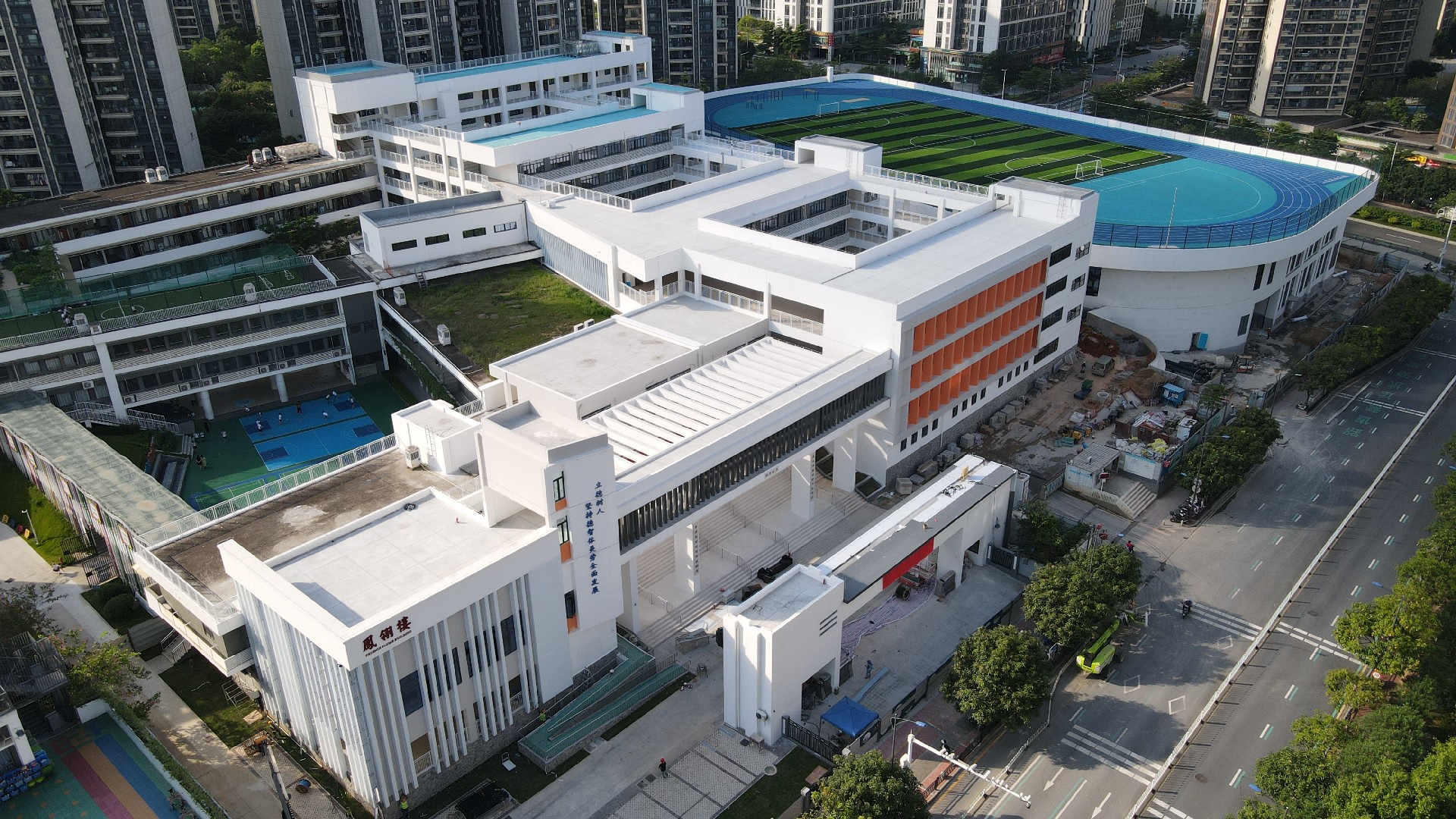 1751532033114616.jpg 凤凰湖小学.jpg